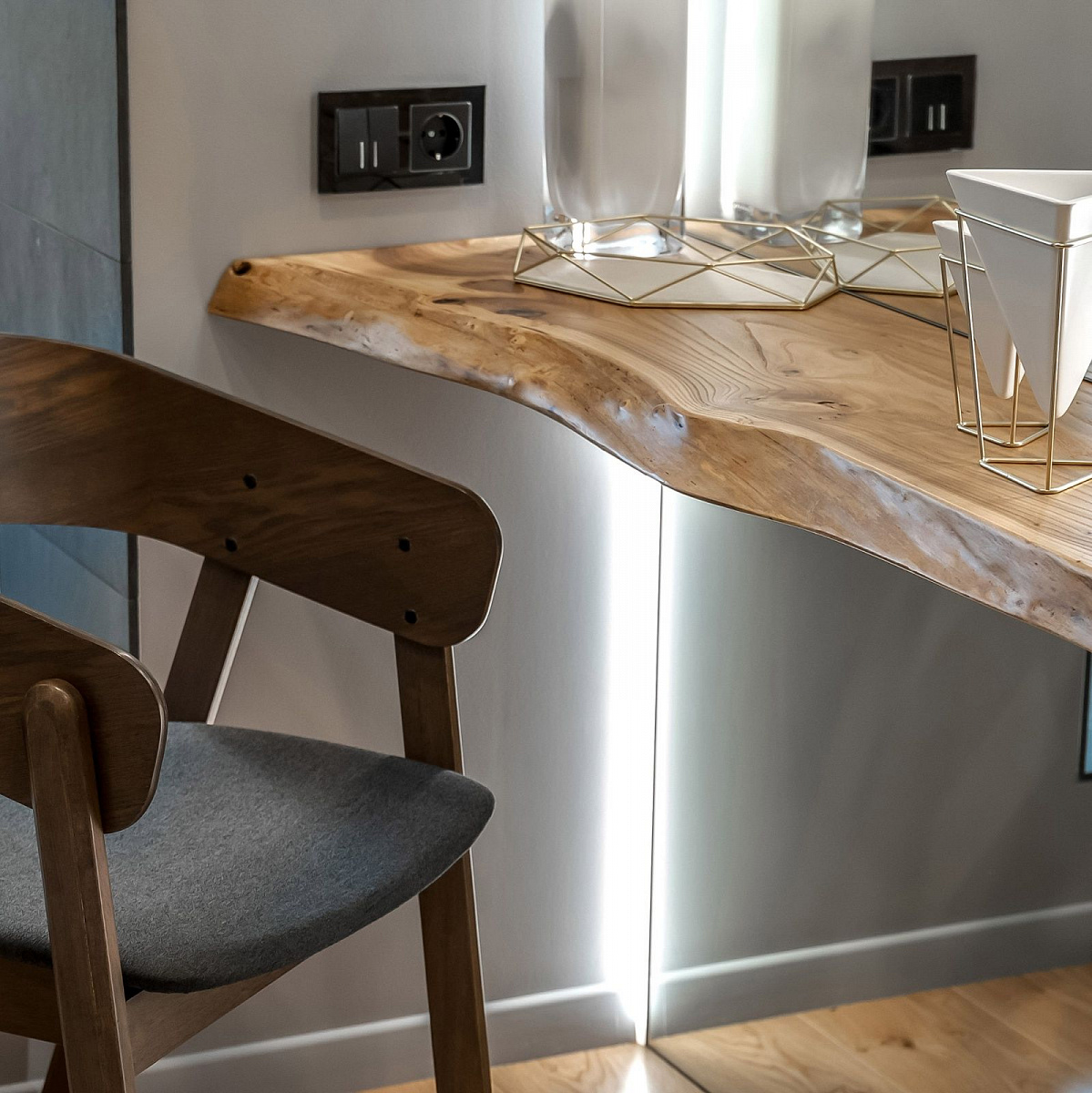 Рамка из стекла на 2 поста Favorit черный W0021108