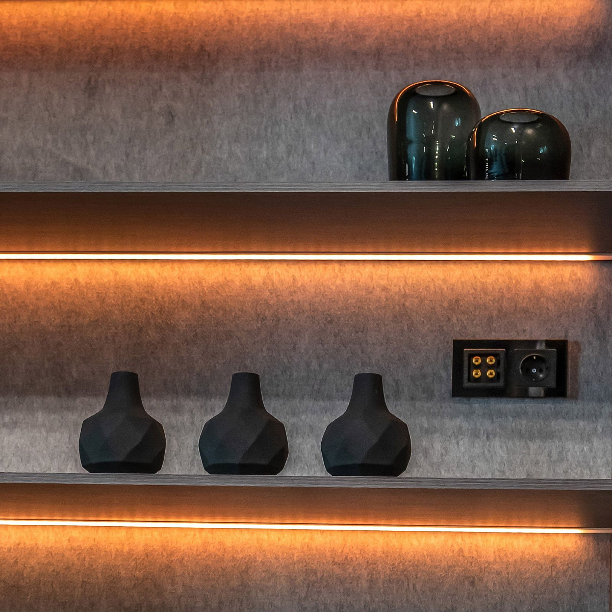 Рамка из стекла на 2 поста Favorit черный W0021108